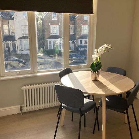 Splendid 2 Bed Flat With Private Terrace In Wimbledon - 2 The Queens Apartamento Londres Exterior foto