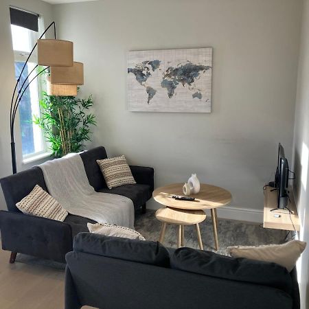 Splendid 2 Bed Flat With Private Terrace In Wimbledon - 2 The Queens Apartamento Londres Exterior foto