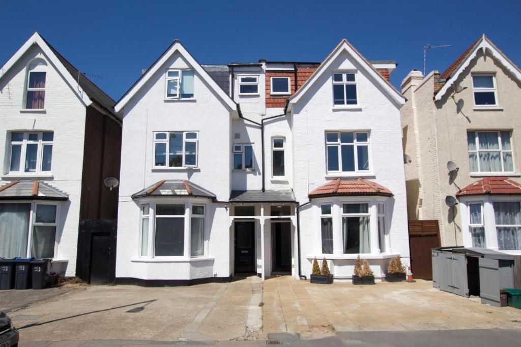 Splendid 2 Bed Flat With Private Terrace In Wimbledon - 2 The Queens Apartamento Londres Exterior foto